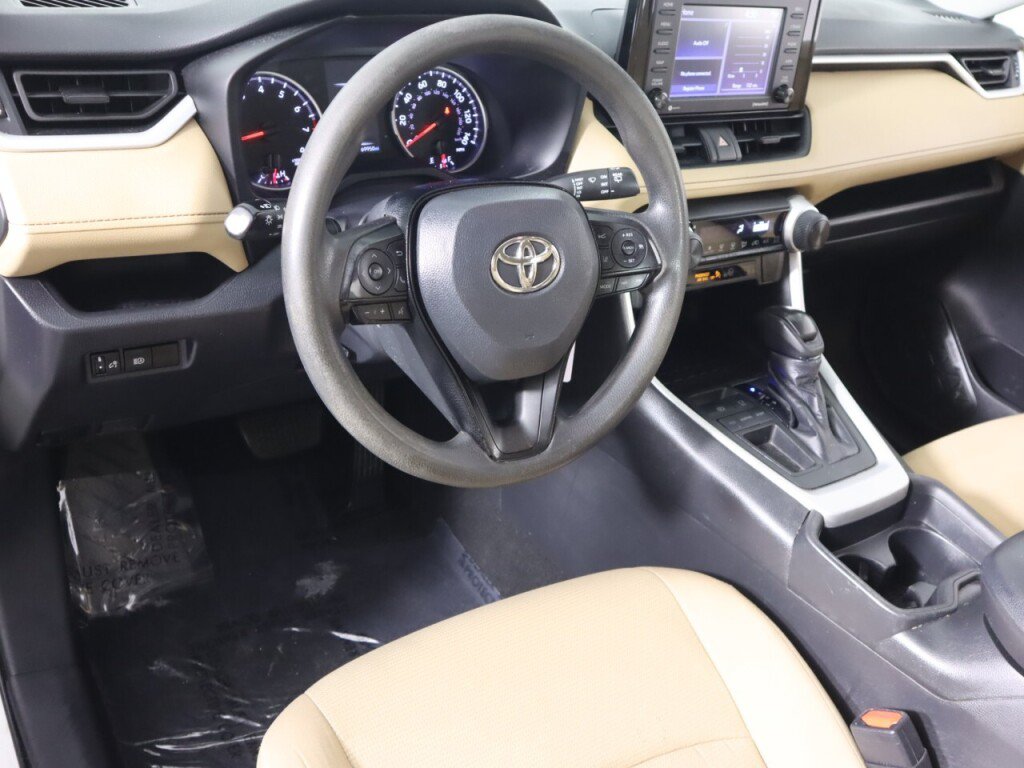 Used 2021 Toyota RAV4 LE FWD image 9