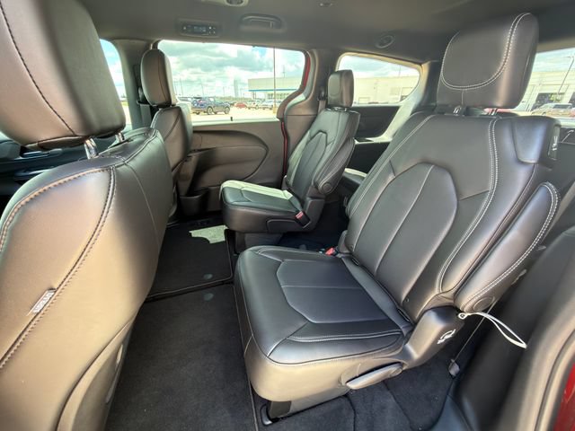 New 2026 Chrysler Voyager LX FWD image 24