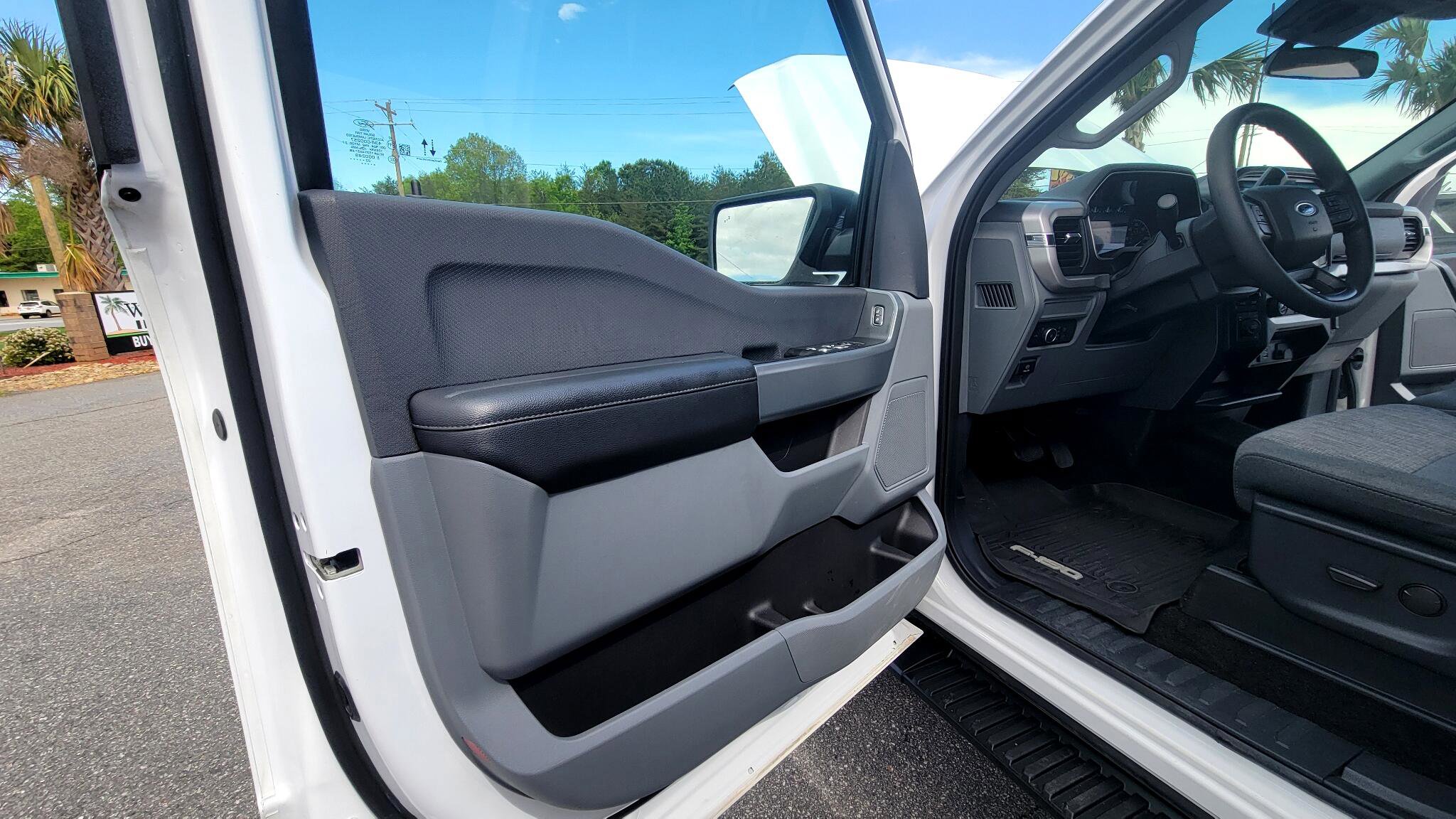 Used 2022 Ford F150 XLT w/ Trailer Tow Package image 24