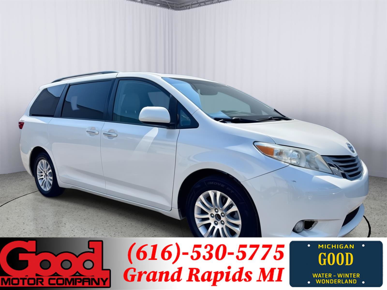 Used 2017 Toyota Sienna XLE w/ XLE Navigation Package FWD image 1