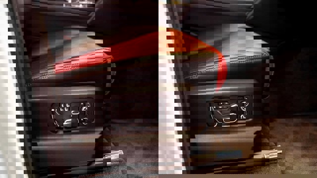 Used 2018 Bentley Bentayga image 22