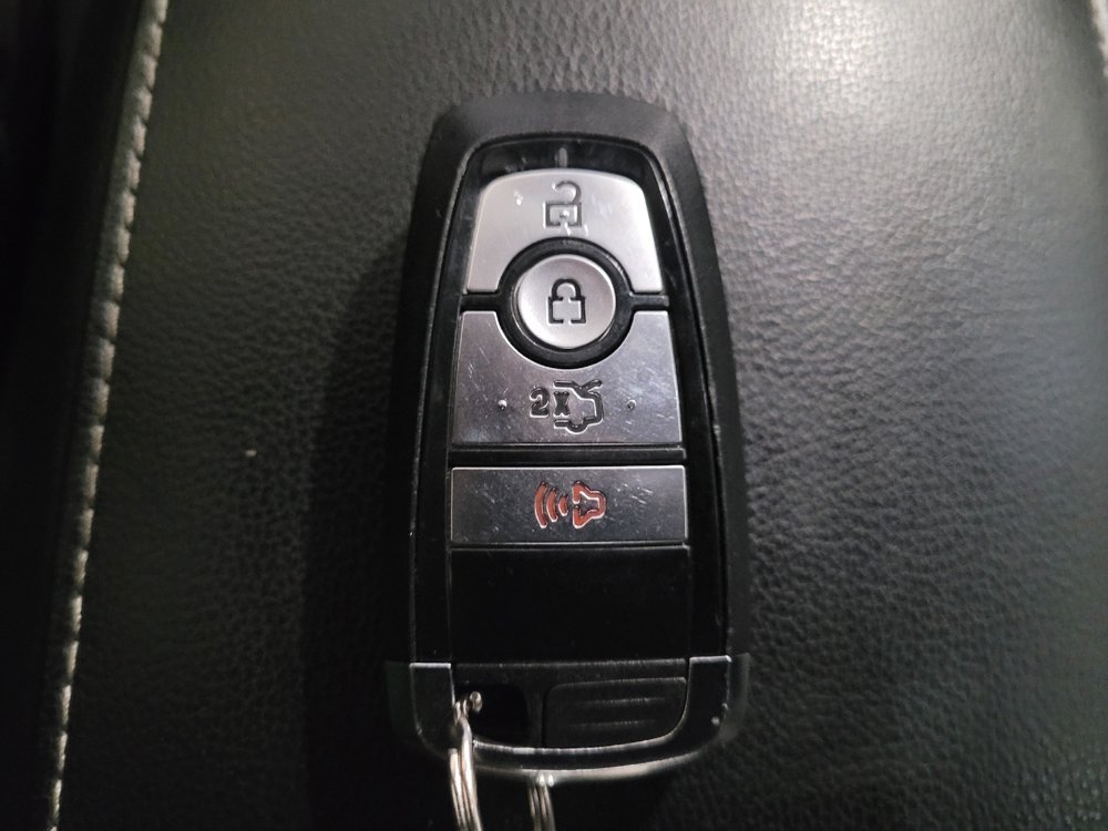 Used 2020 Ford Fusion SE FWD image 32