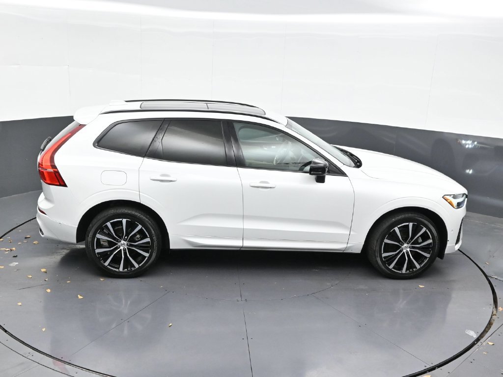 Certified 2024 Volvo XC60 B5 Plus AWD/4WD image 15