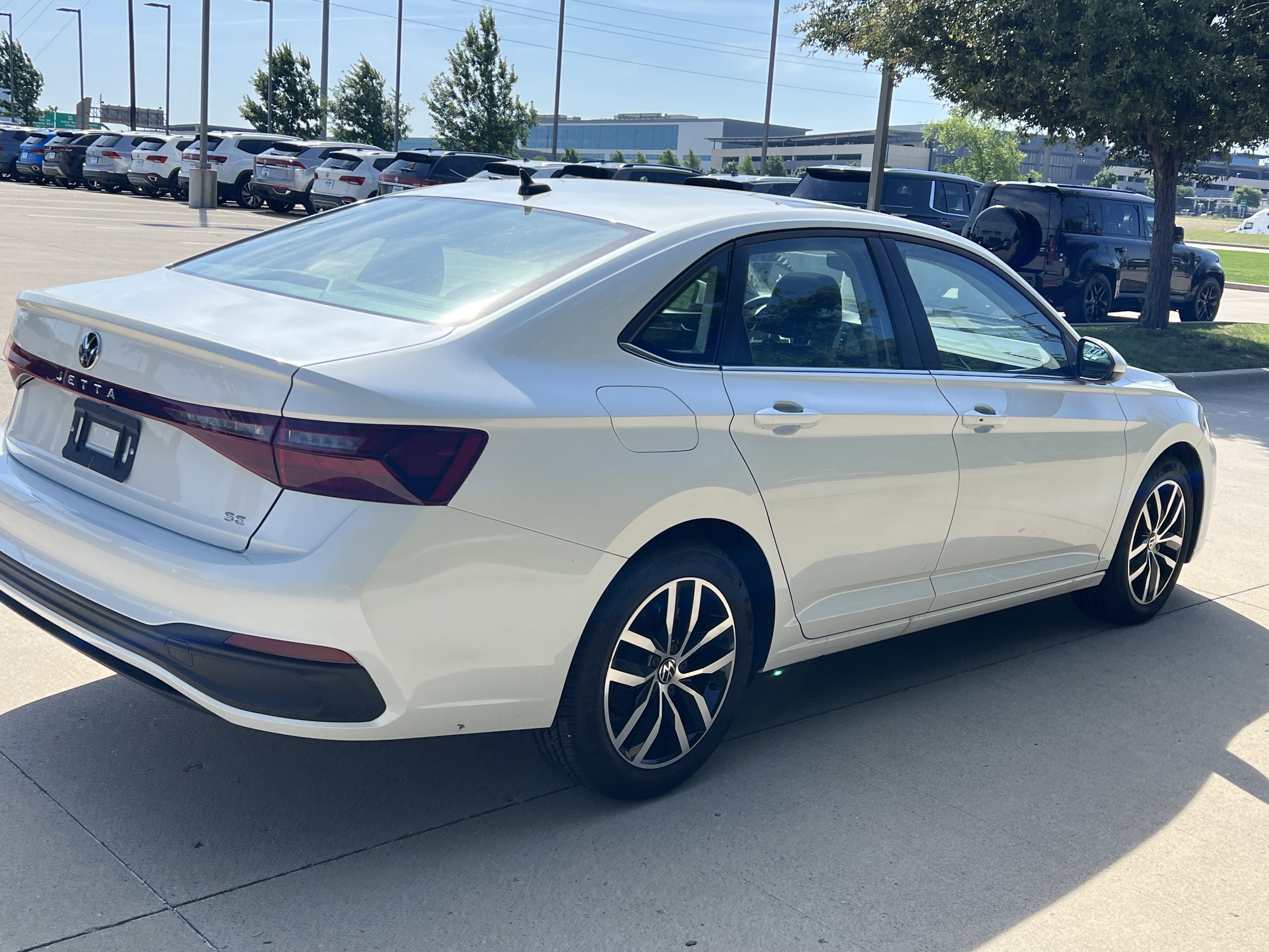 Used 2025 Volkswagen Jetta SE w/ Sunroof Package FWD image 10