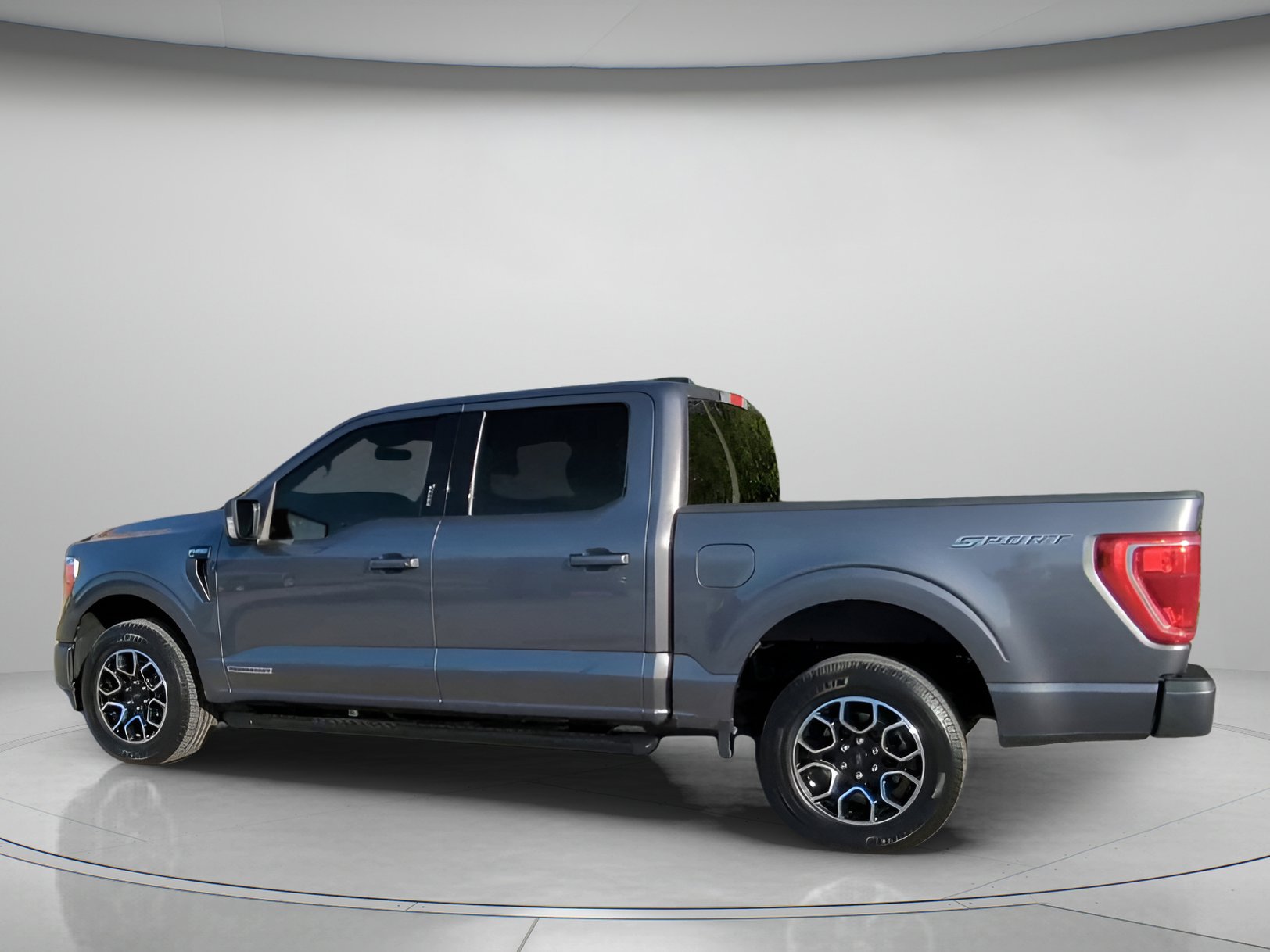 Certified 2021 Ford F150 XLT w/ Equipment Group 302A High image 17