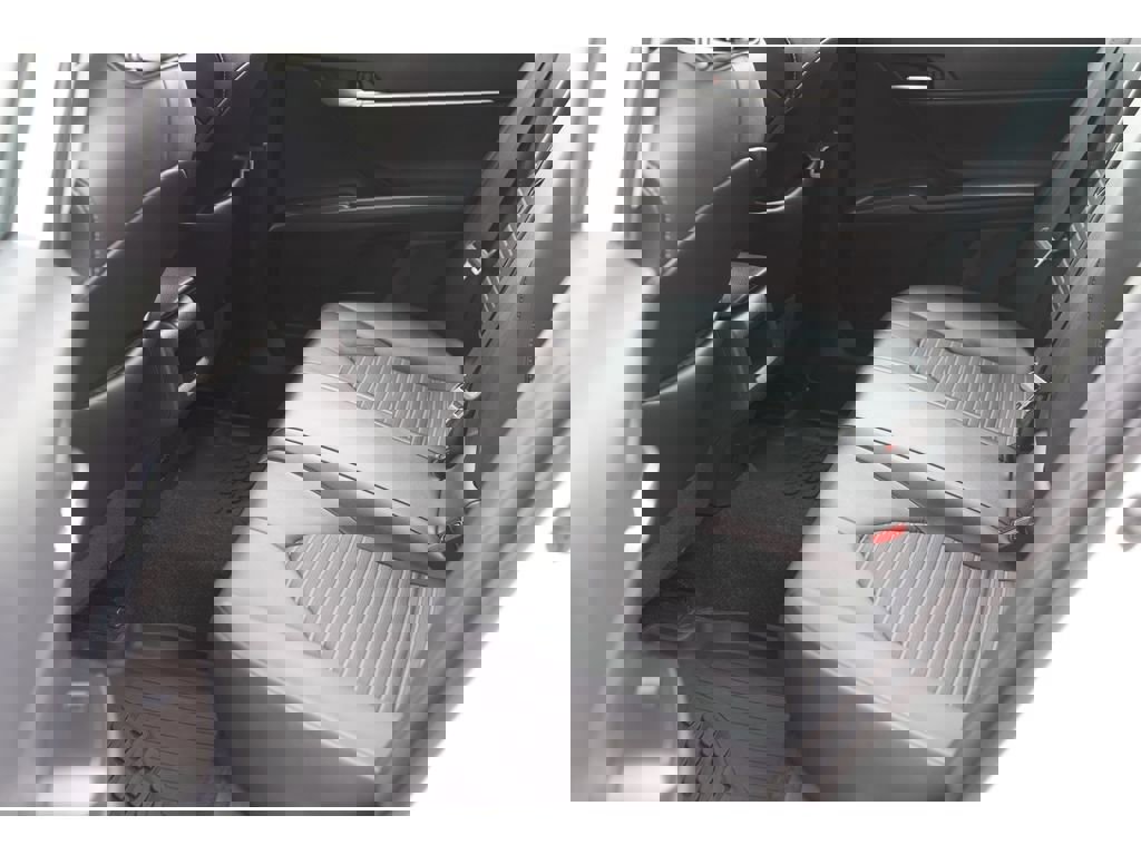 Used 2024 Toyota Camry SE image 10