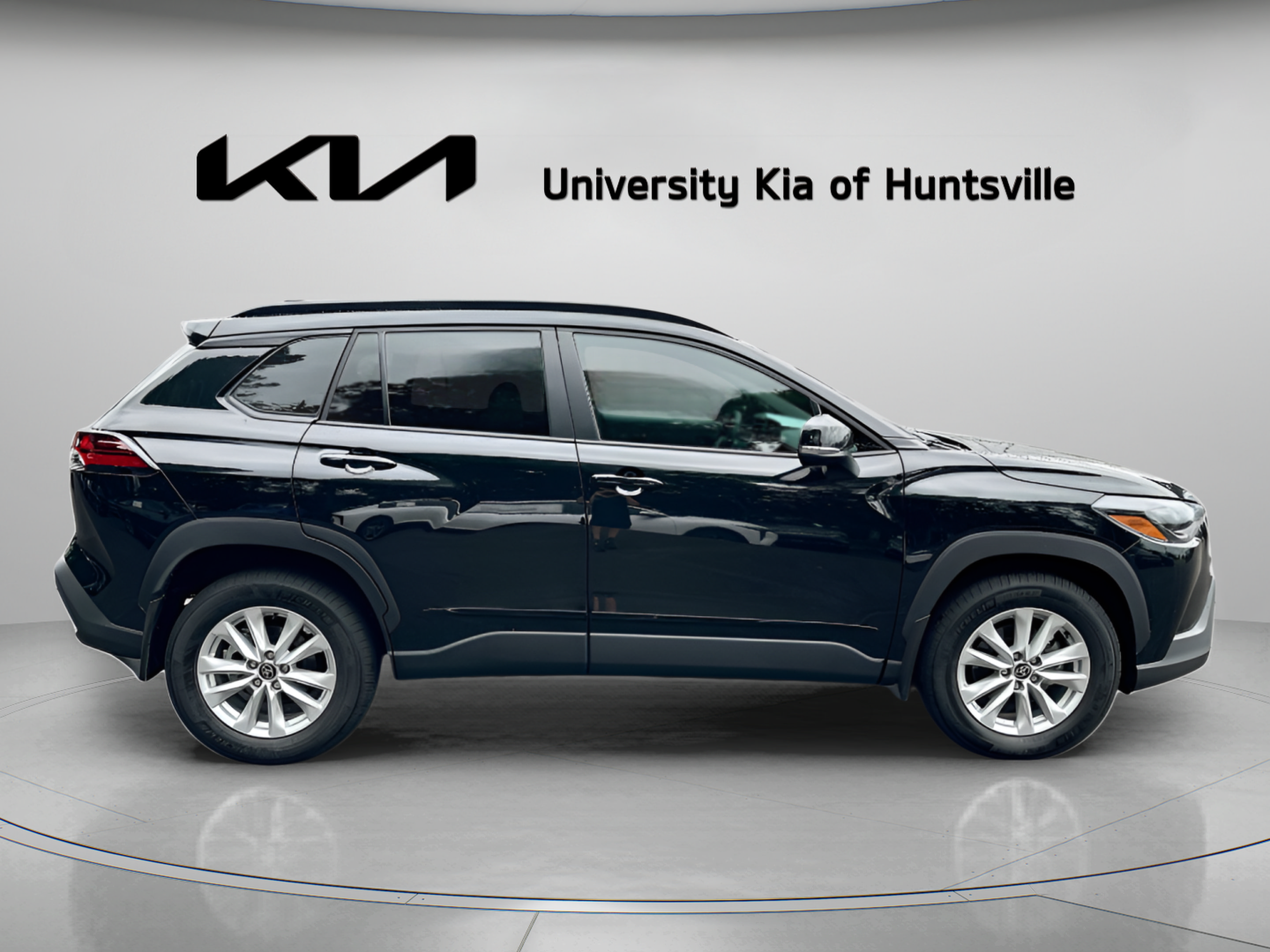 Used 2026 Toyota Corolla Cross LE FWD image 9