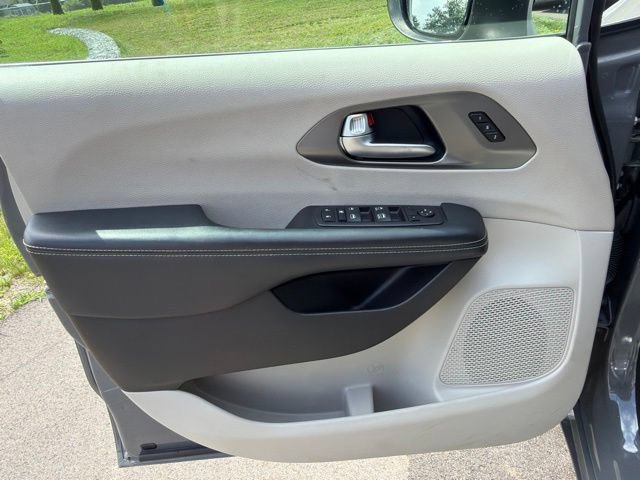 Used 2023 Chrysler Pacifica Touring-L FWD image 22