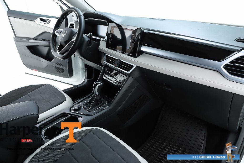 Used 2025 Volkswagen Taos SE w/ Panoramic Sunroof Package AWD/4WD image 70