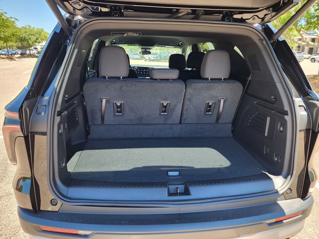 New 2025 Chevrolet Traverse LT image 24