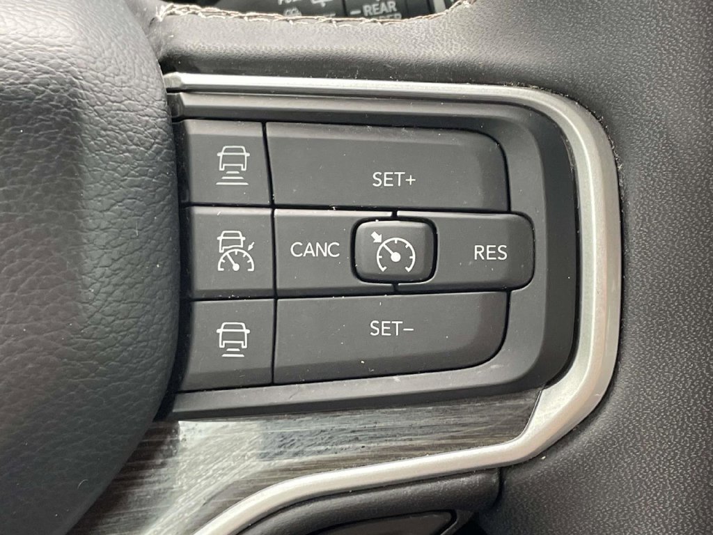 Certified 2022 Jeep Wagoneer Series II w/ Flexible Seating Group AWD/4WD image 33