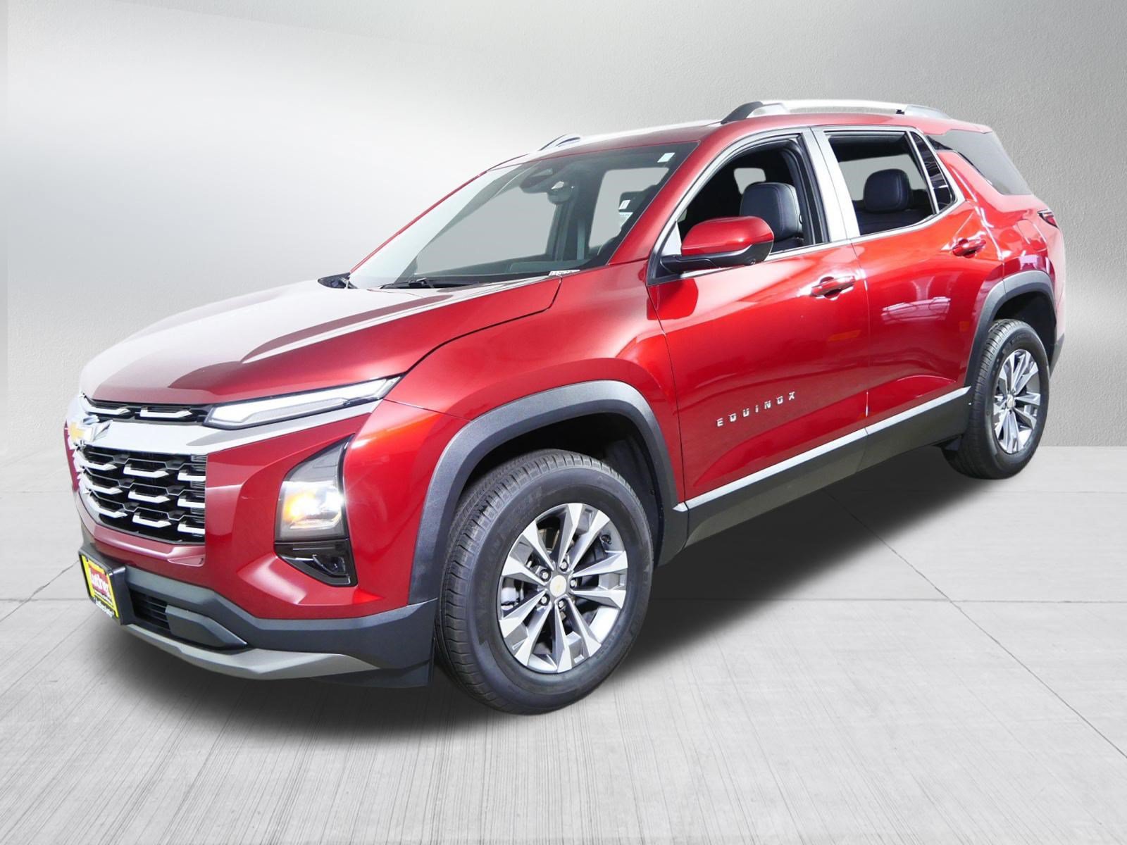 Used 2025 Chevrolet Equinox LT w/ Convenience Package II AWD/4WD image 3