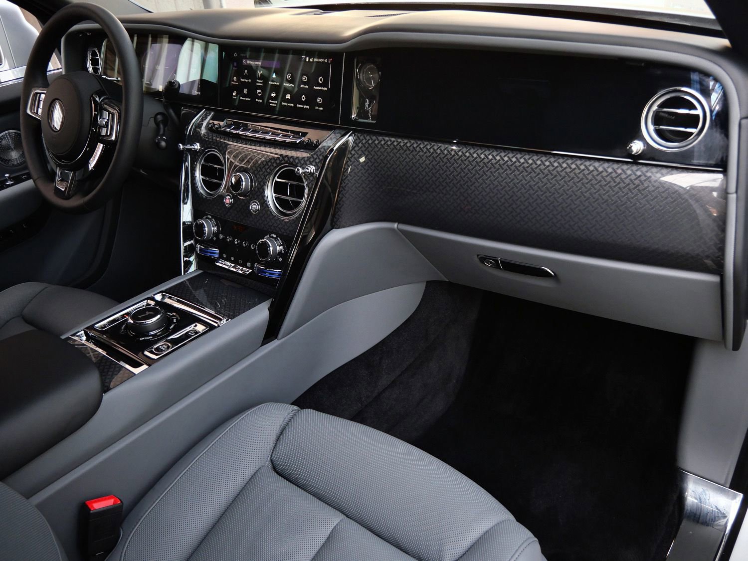 Certified 2026 Rolls-Royce Cullinan Black Badge AWD/4WD image 18