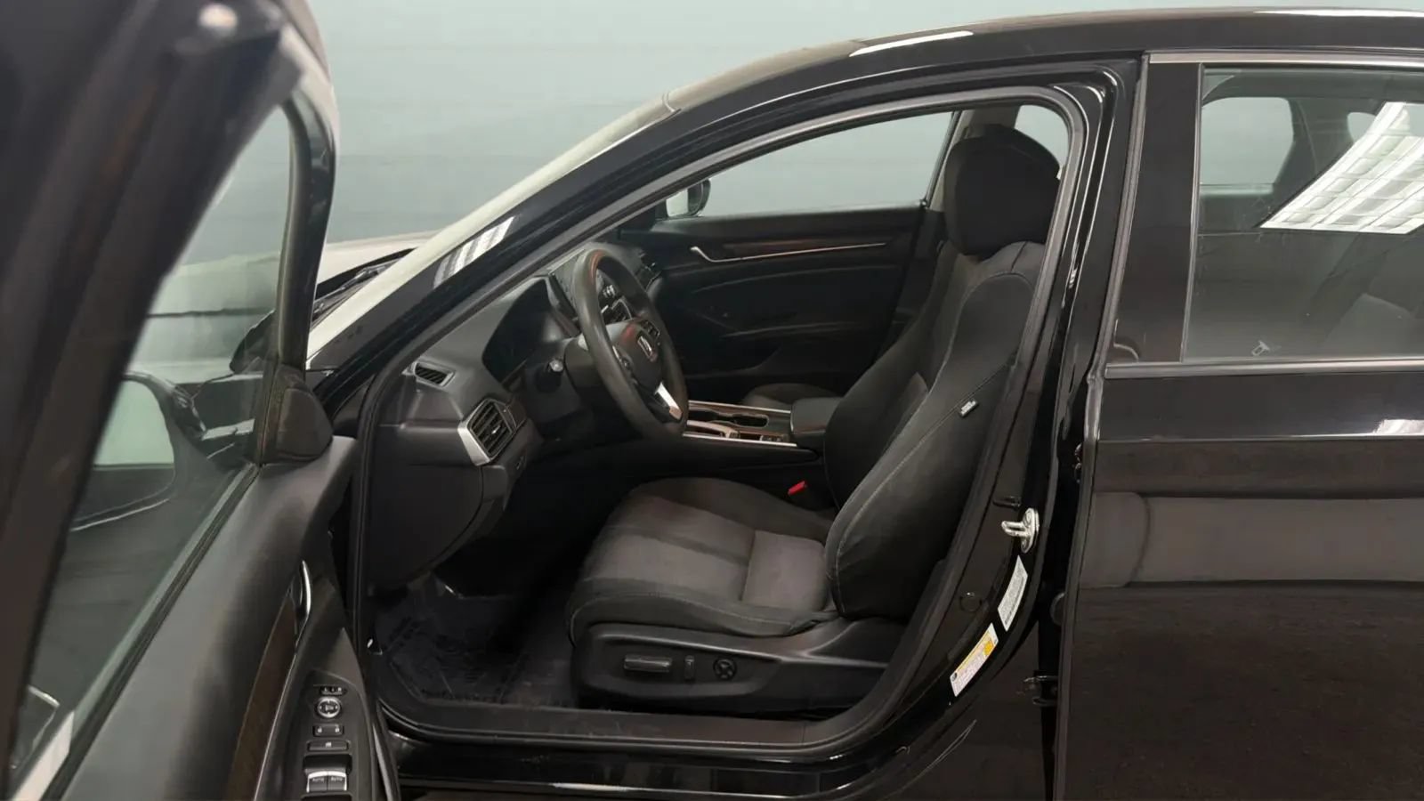 Used 2018 Honda Accord EX image 21