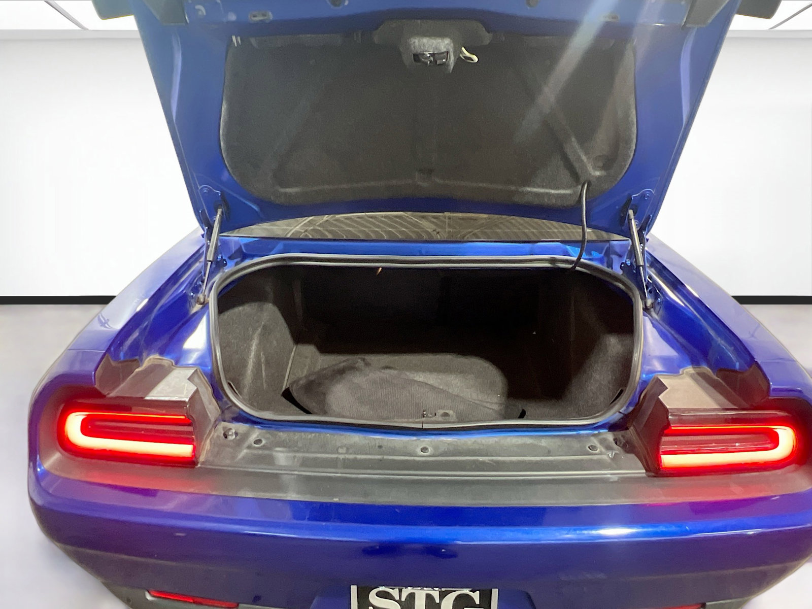 Used 2018 Dodge Challenger SXT w/ Blacktop Package image 19