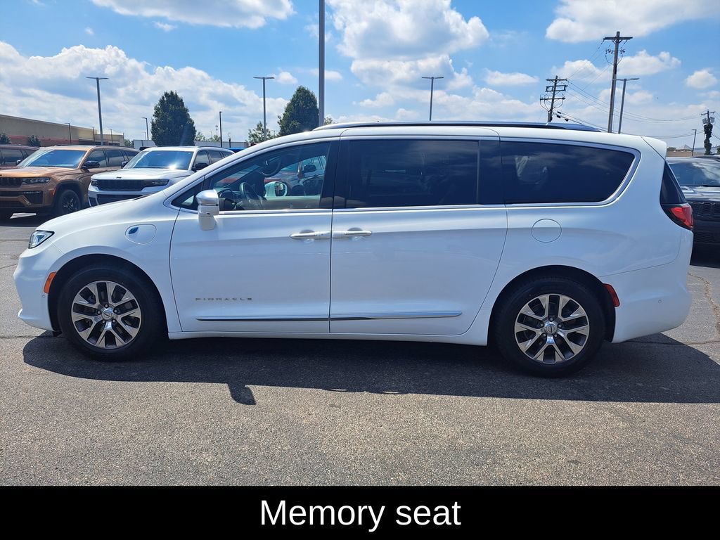 Certified 2022 Chrysler Pacifica Pinnacle FWD image 7