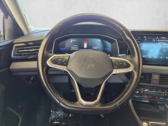 Used 2025 Volkswagen Jetta SE FWD image 13