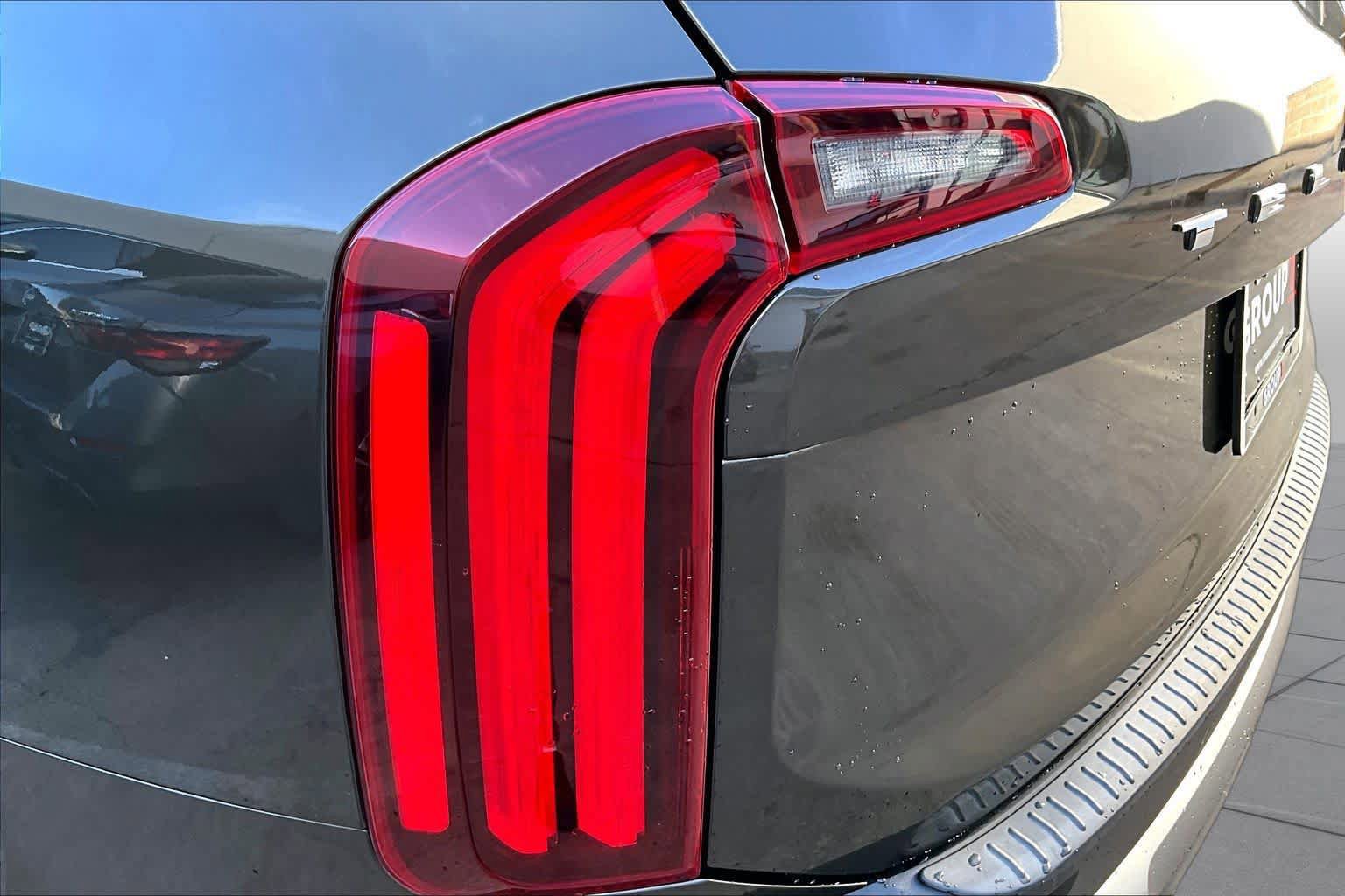 Used 2020 Kia Telluride SX w/ Towing Package FWD image 28