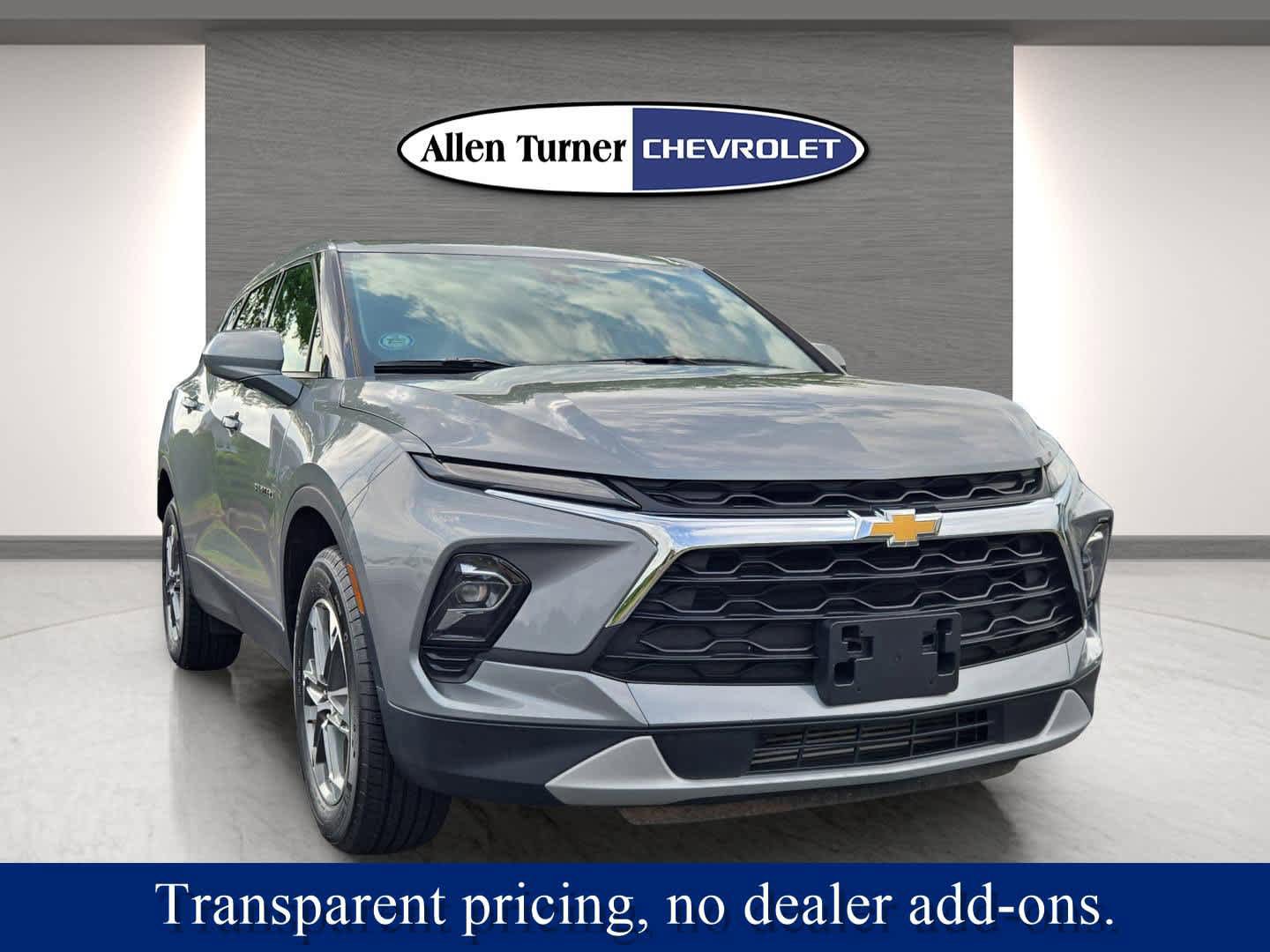 Used 2023 Chevrolet Blazer LT FWD image 2