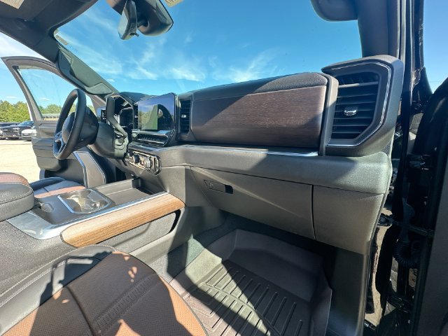 Used 2024 Chevrolet Silverado 2500 High Country w/ Technology Package AWD/4WD image 33