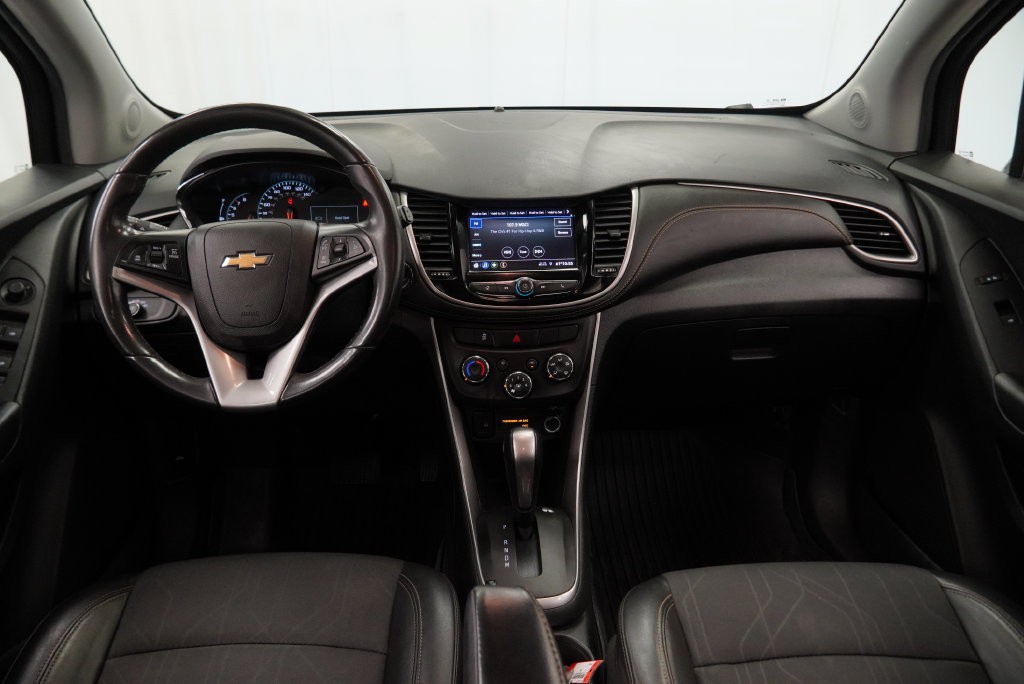 Used 2021 Chevrolet Trax LT w/ Driver Confidence Package AWD/4WD image 3