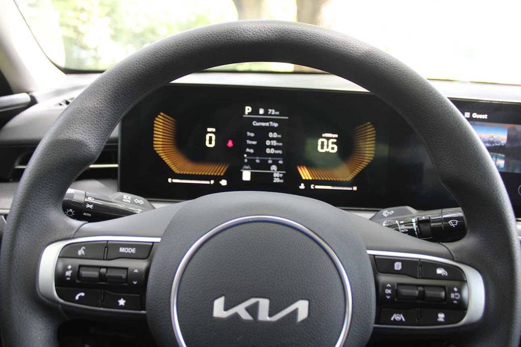 New 2025 Kia K5 LXS image 25