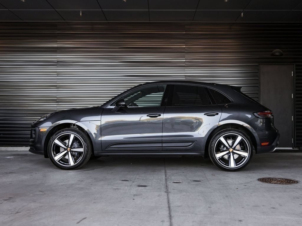 Certified 2026 Porsche Macan AWD/4WD image 2