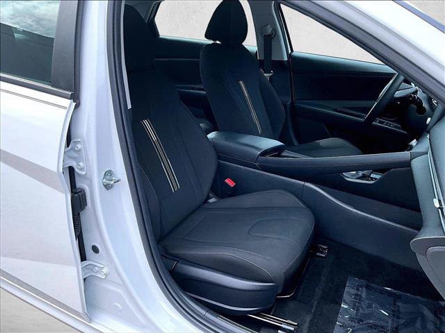 Used 2025 Hyundai Elantra Hybrid FWD image 9