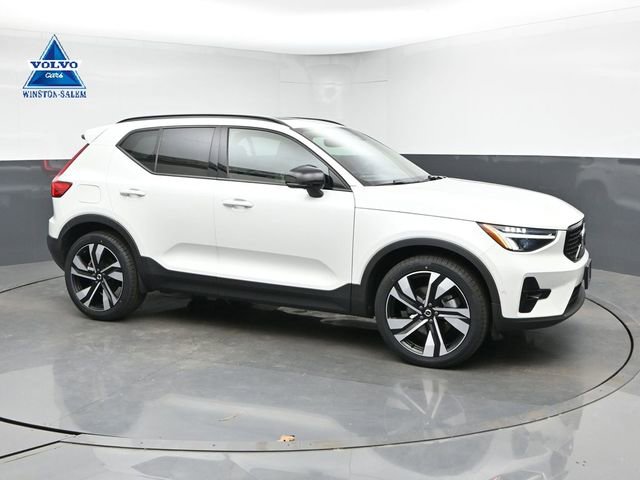 Used 2023 Volvo XC40 B5 Plus w/ Protection Package Premier AWD/4WD video 1