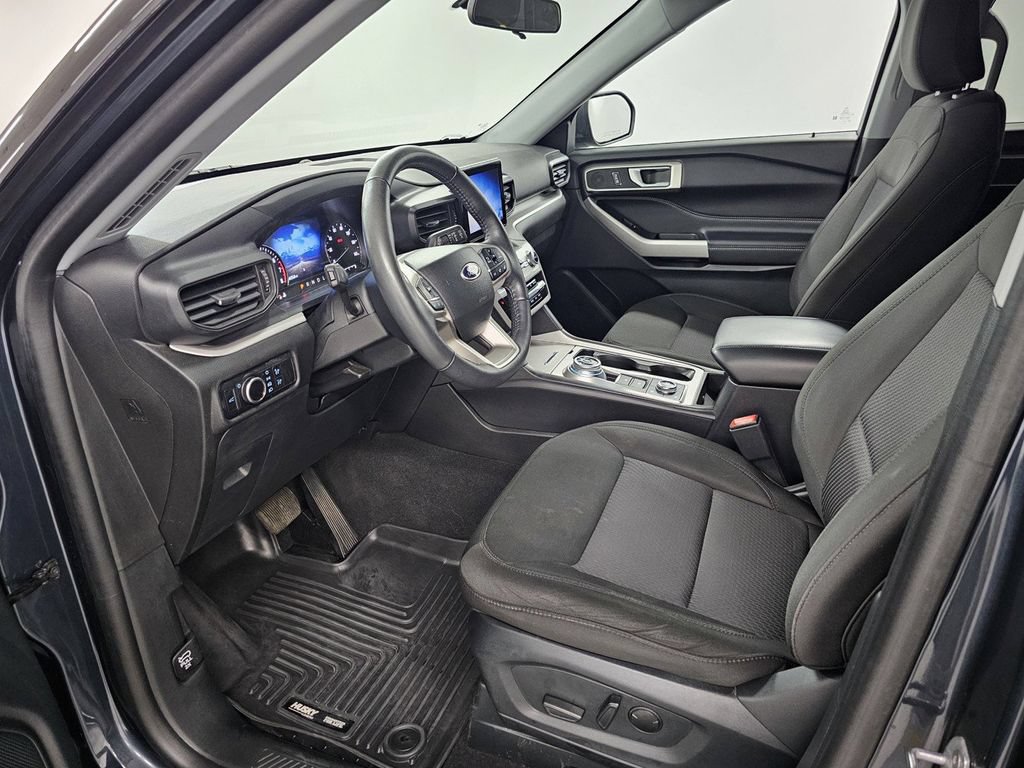 Used 2023 Ford Explorer XLT AWD/4WD image 13