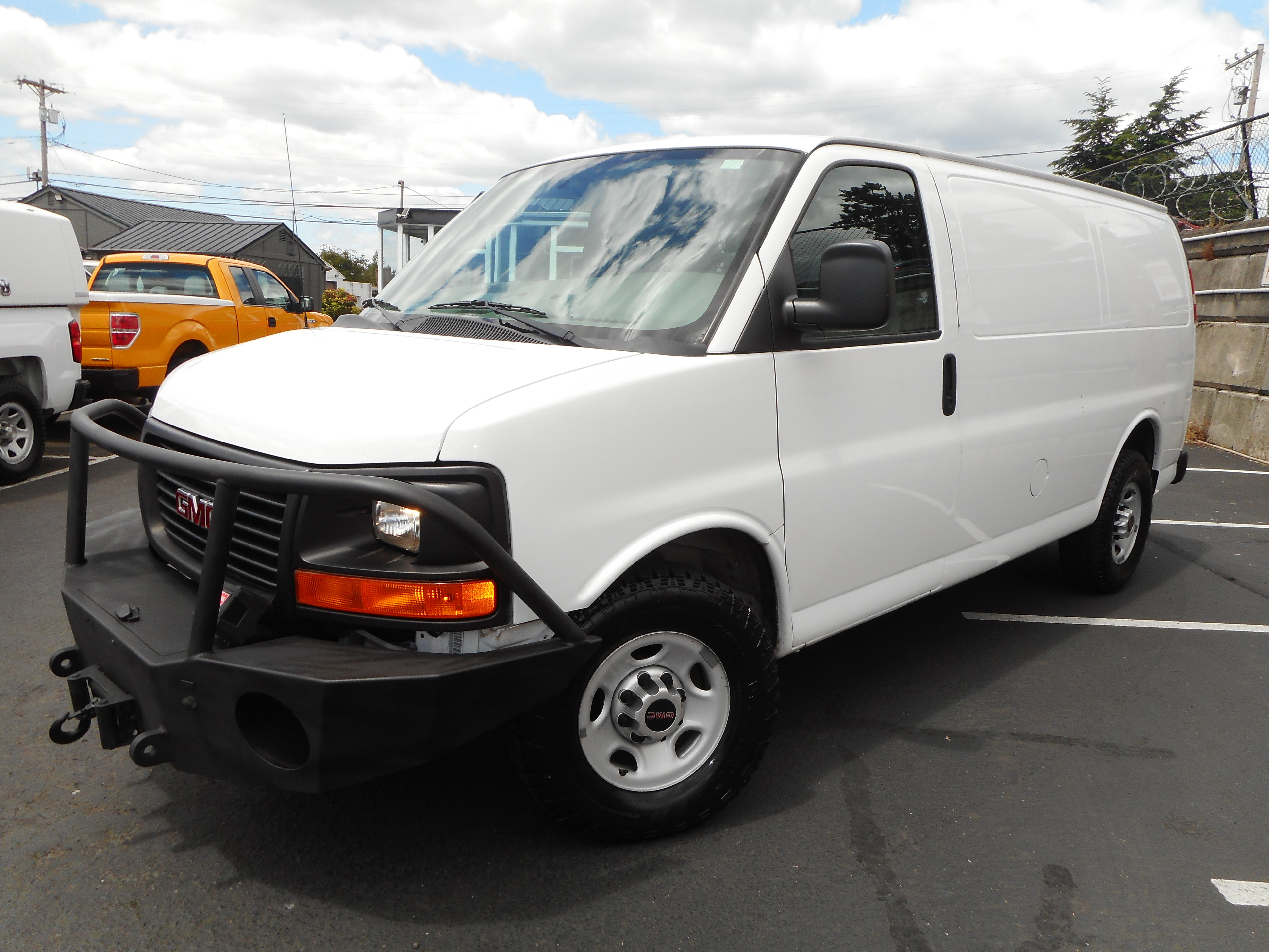 Used 2013 GMC Savana 3500 w/ Power Package RWD image 3