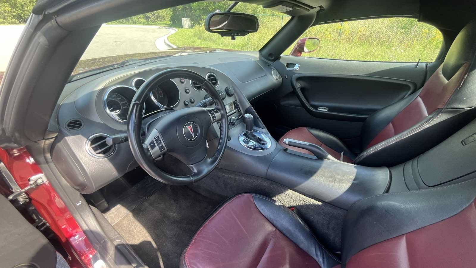 Used 2009 Pontiac Solstice GXP RWD image 11
