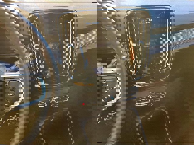 Used 2022 Volvo XC40 P8 Recharge Plus image 8