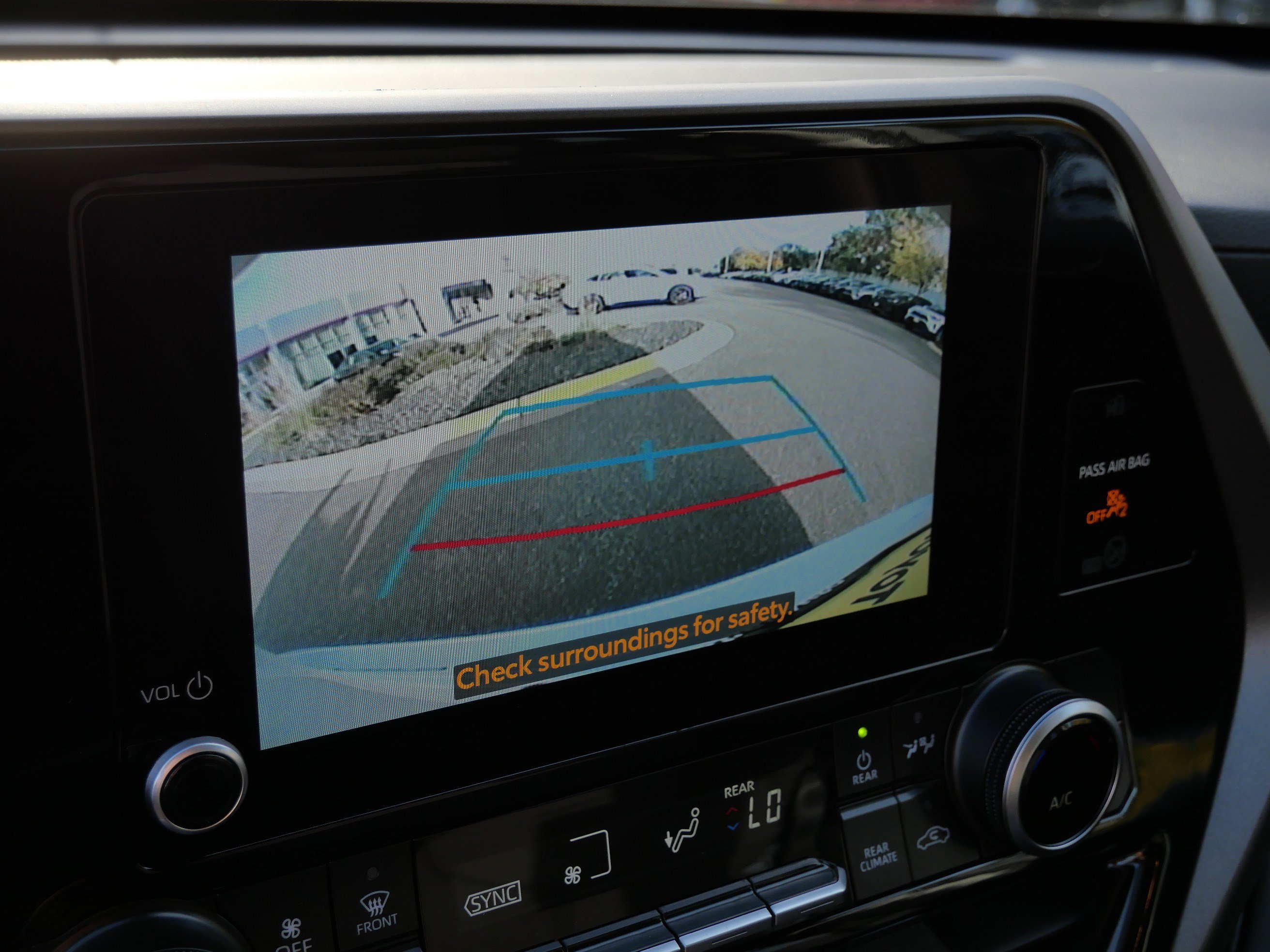 Used 2025 Toyota Highlander LE AWD/4WD image 31