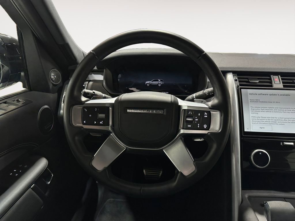 Used 2024 Land Rover Discovery Dynamic SE image 12