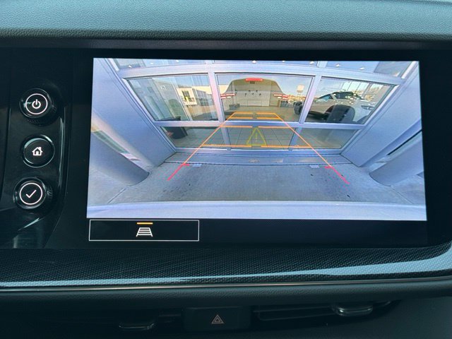 Certified 2021 Buick Envision Essence w/ Sport Touring Package AWD/4WD image 4