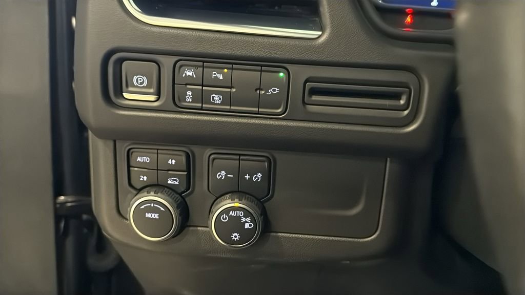 Used 2022 Chevrolet Tahoe RST w/ Luxury Package image 35