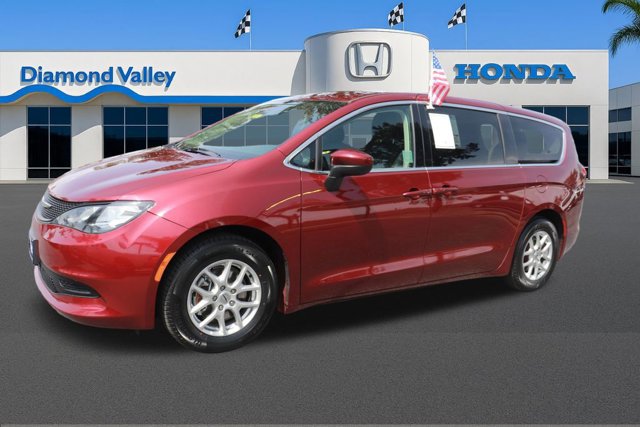 Used 2023 Chrysler Voyager LX FWD image 3