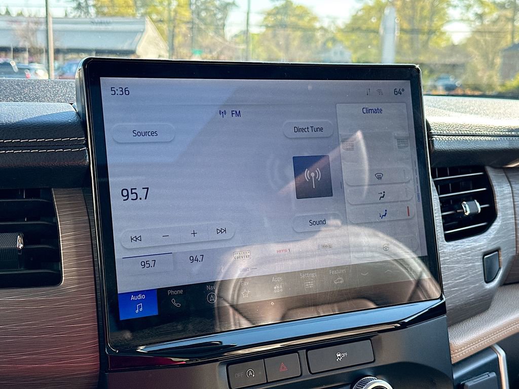 Used 2024 Ford Expedition Limited image 13