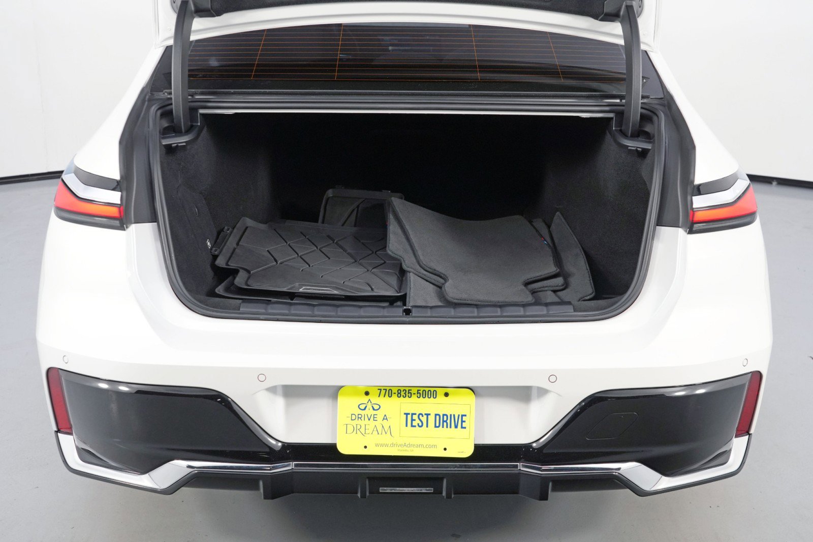 Used 2023 BMW i7 xDrive60 w/ Executive Package 2 image 10