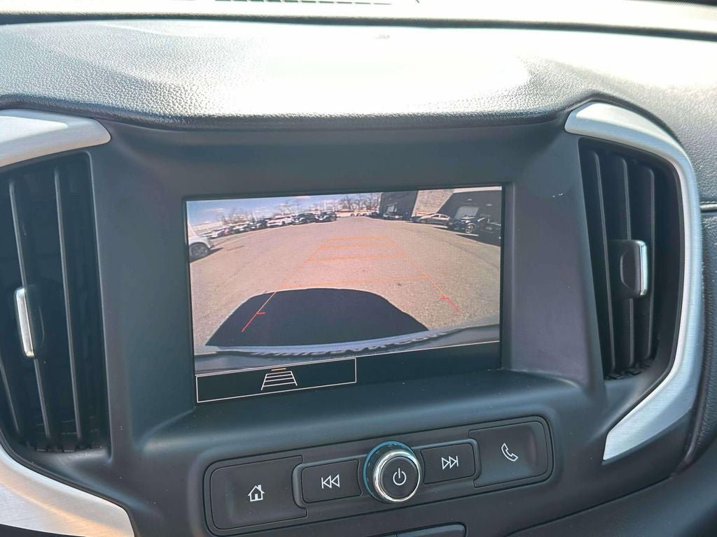 Used 2024 GMC Terrain SLE image 28