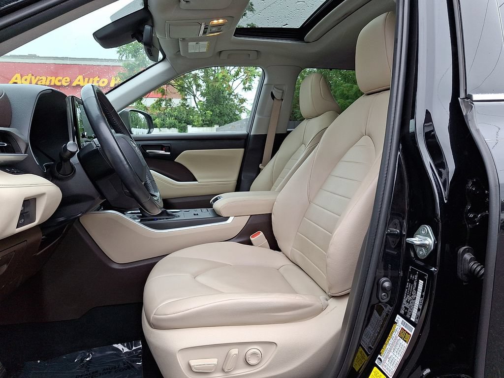 Certified 2020 Toyota Highlander XLE AWD/4WD image 14