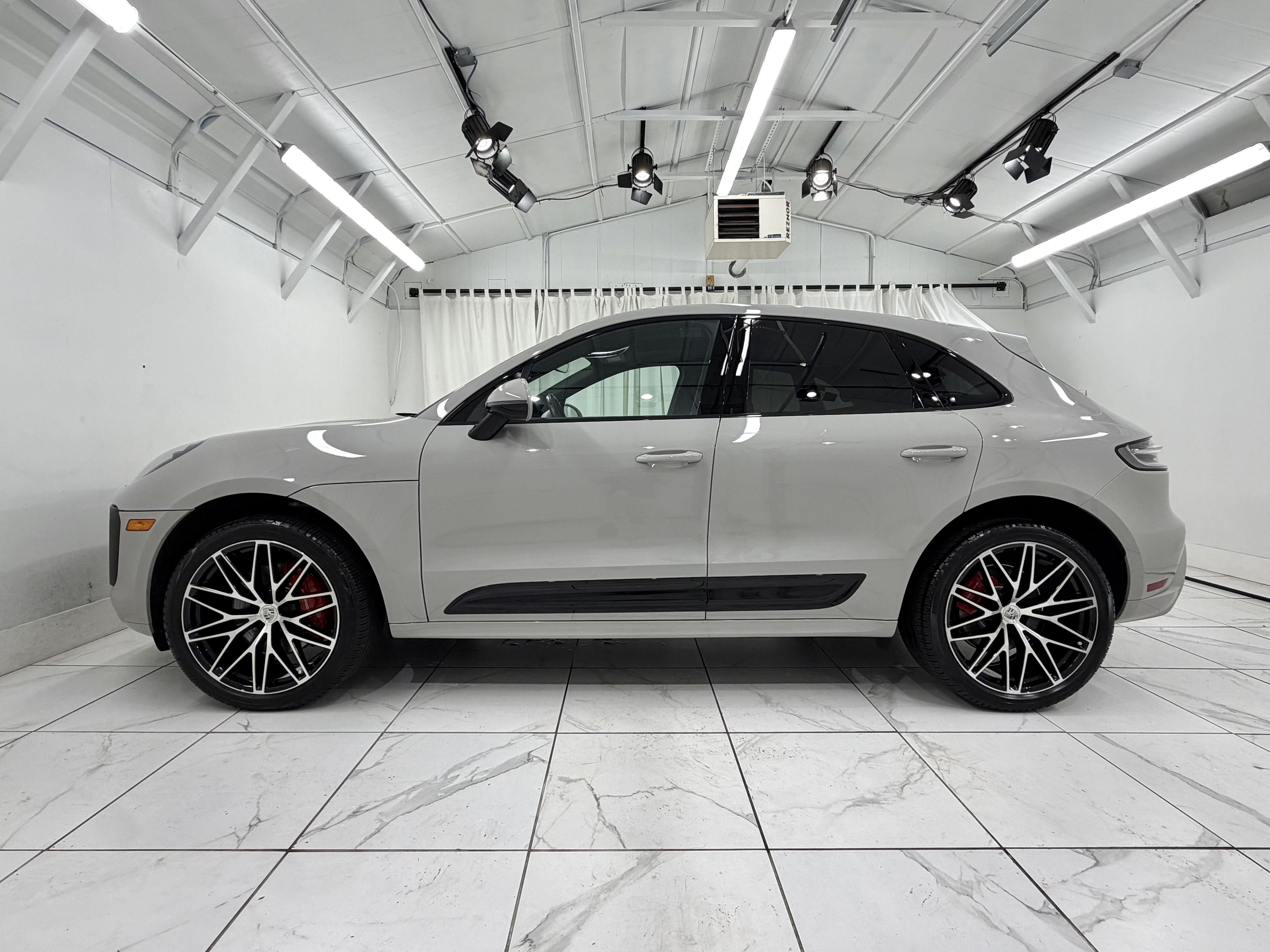 Certified 2023 Porsche Macan S AWD/4WD image 2