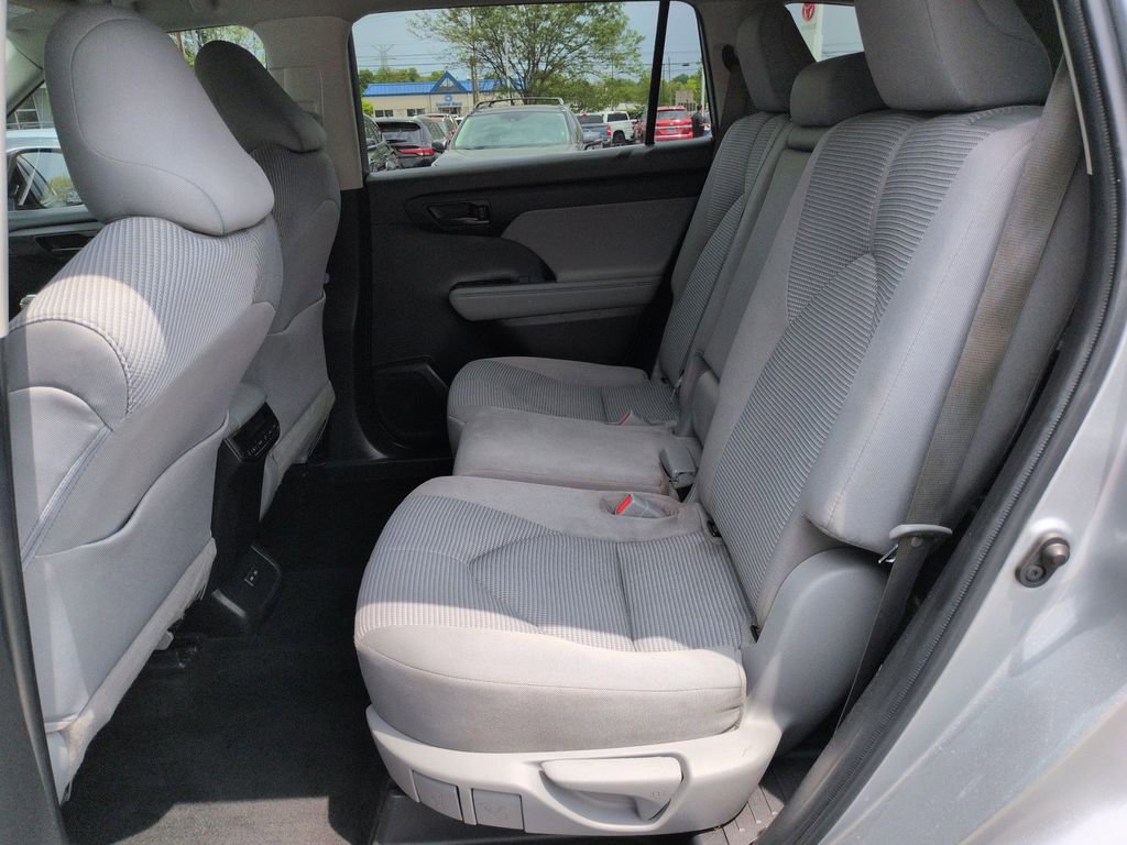 Used 2022 Toyota Highlander L AWD/4WD image 25