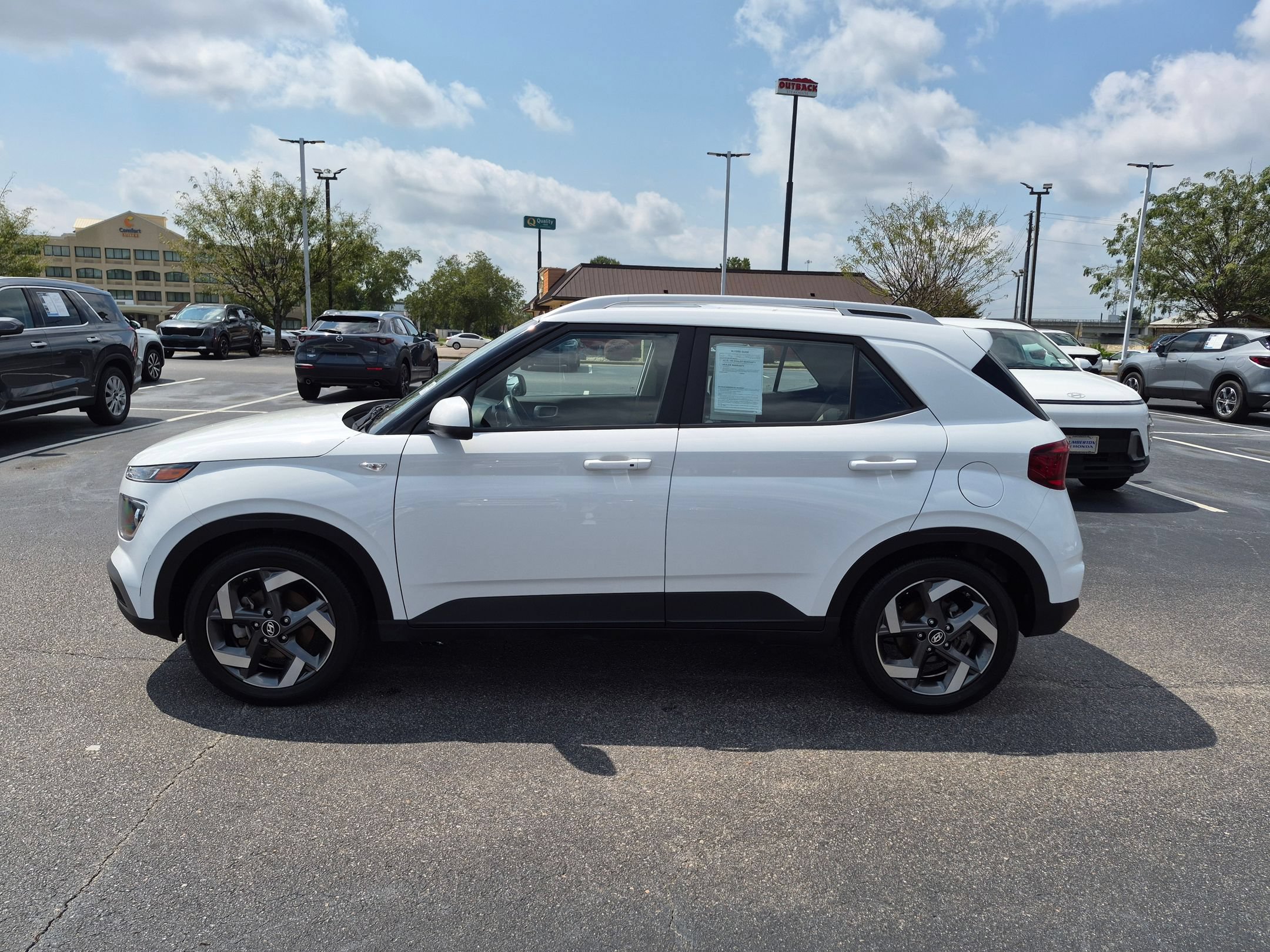 Used 2025 Hyundai Venue SEL FWD image 6