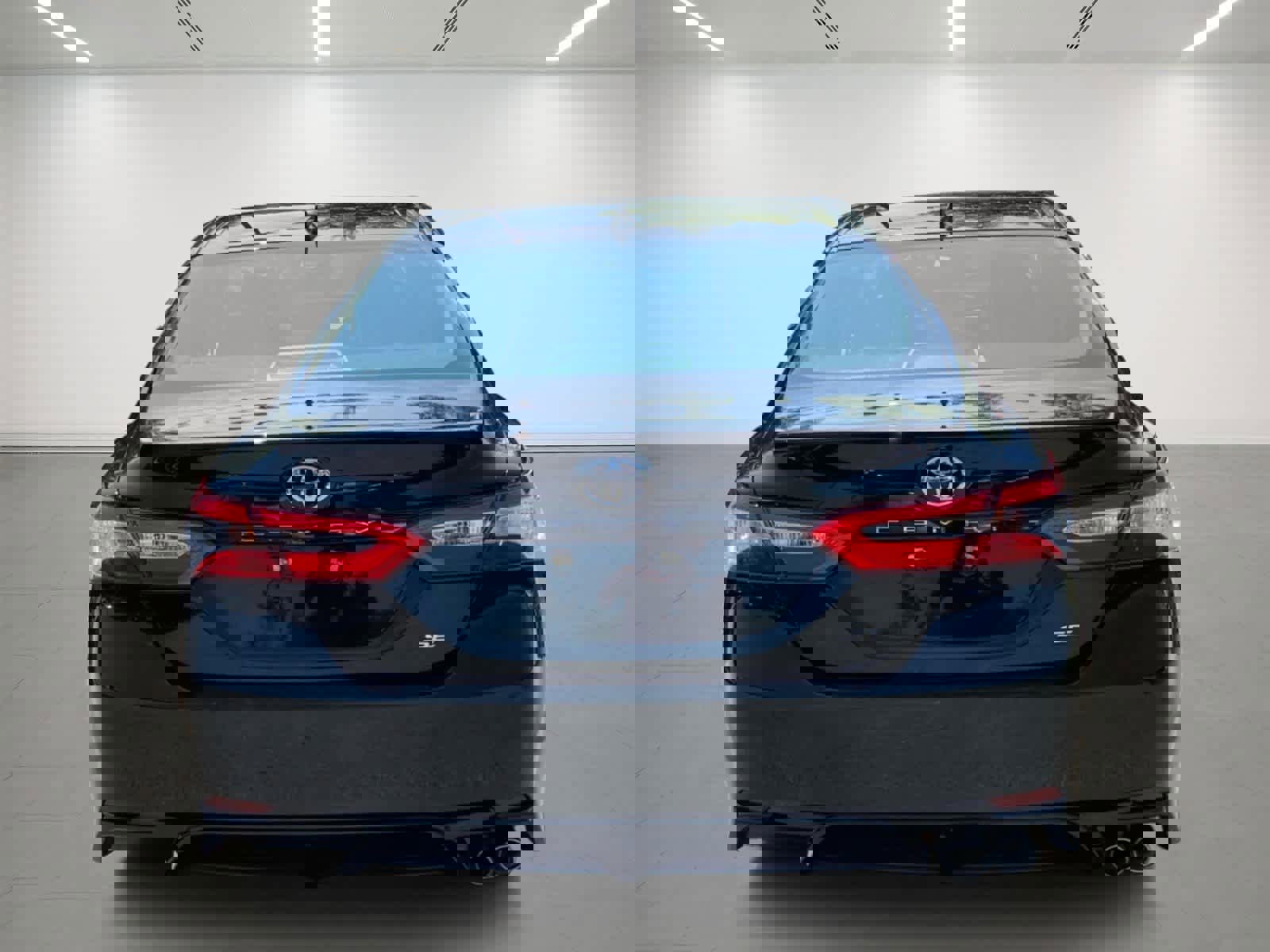 Used 2020 Toyota Camry SE image 5