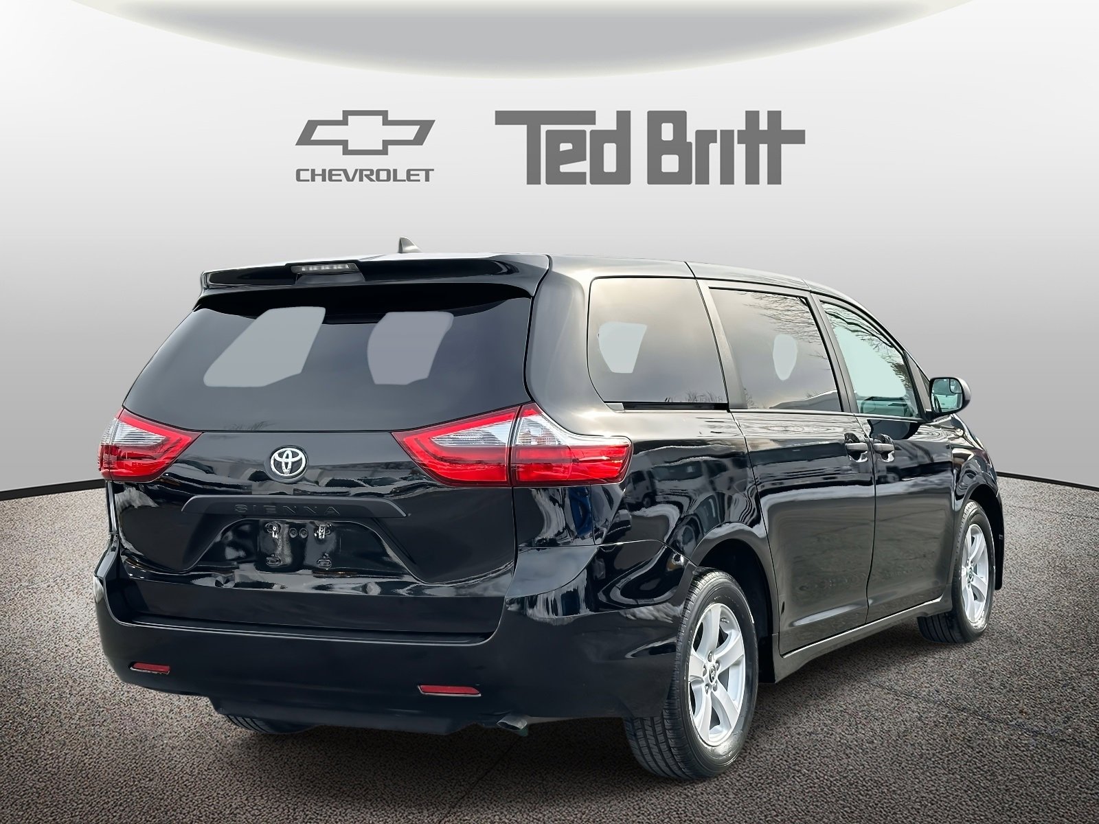 Used 2020 Toyota Sienna L image 4