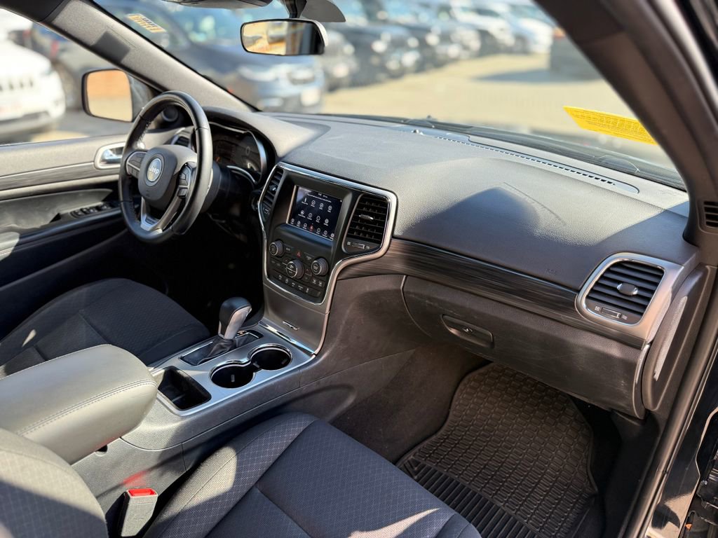 Used 2020 Jeep Grand Cherokee Laredo image 18