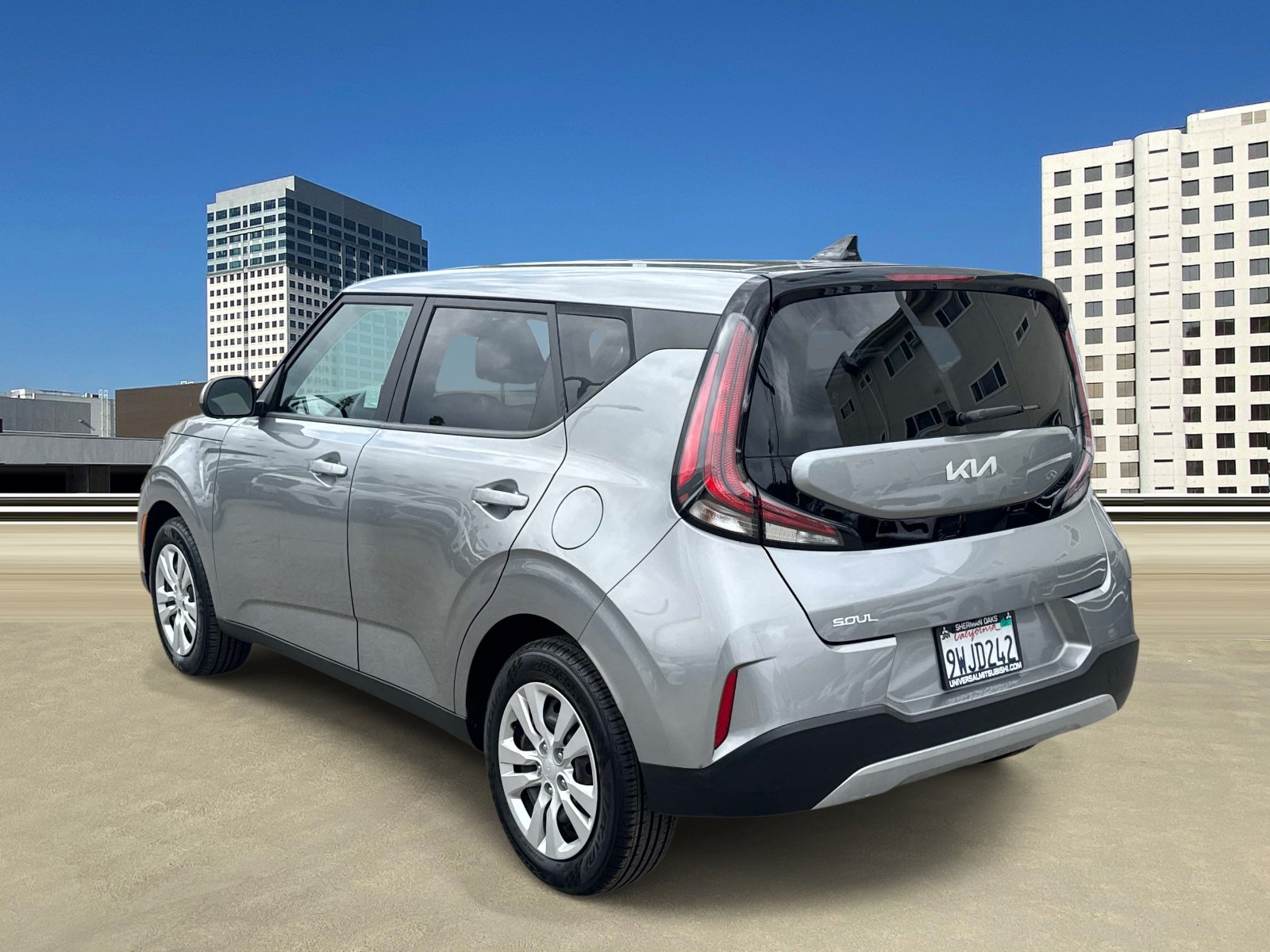 Used 2023 Kia Soul LX FWD image 2
