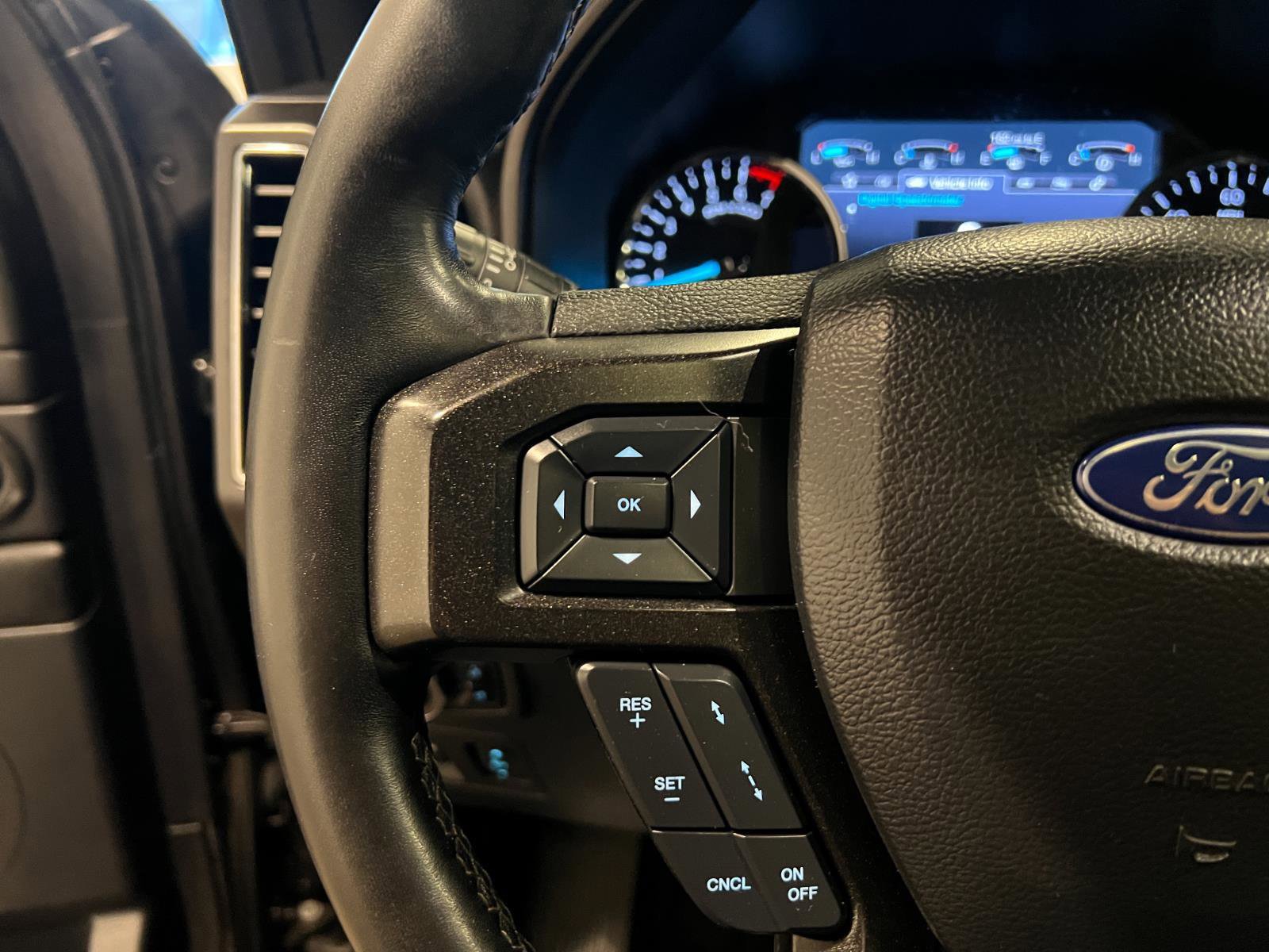 Used 2019 Ford Expedition Limited w/ Equipment Group 301A AWD/4WD image 13